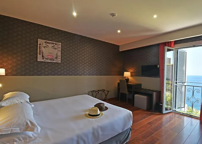 Restaurant Christophe Colomb Szálloda 3*