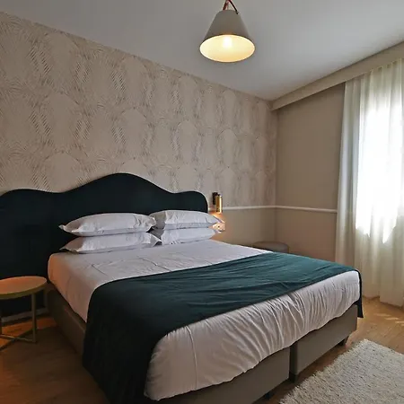 Hotel Restaurant Christophe Colomb 3*