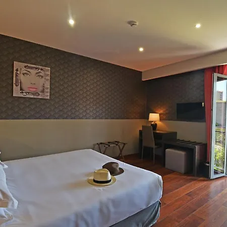 Restaurant Christophe Colomb מלון 3*