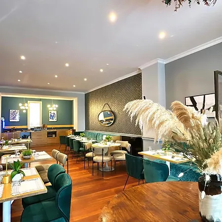 מלון Restaurant Christophe Colomb 3*