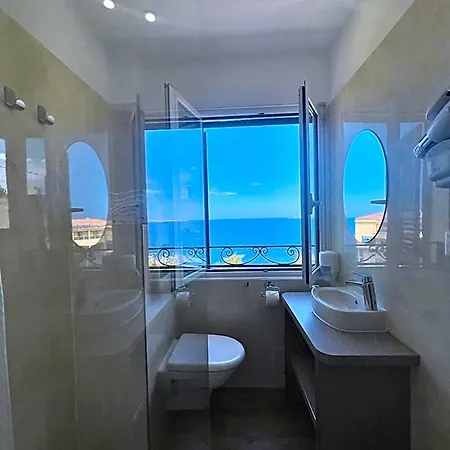 Otel Restaurant Christophe Colomb 3*