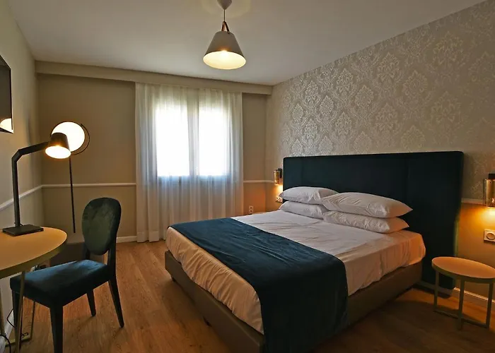 Restaurant Christophe Colomb Hotell 3*