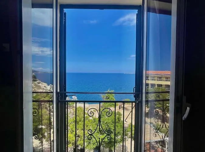 Restaurant Christophe Colomb Hotell 3*